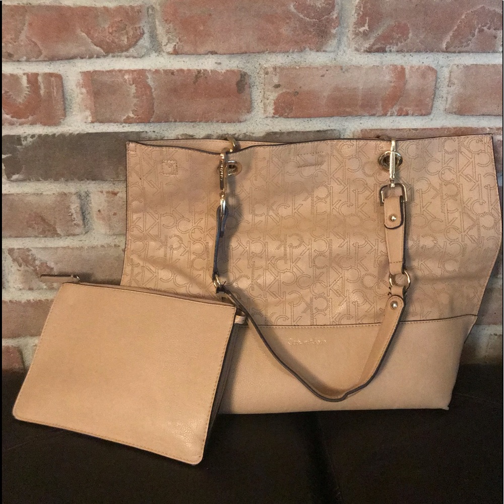 Tan Calvin Klein tote bag.